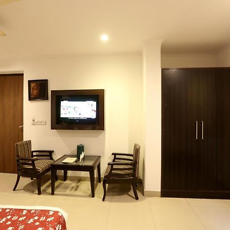 Airport Hotel Chanakya Delhi Yeni Delhi Dış mekan fotoğraf