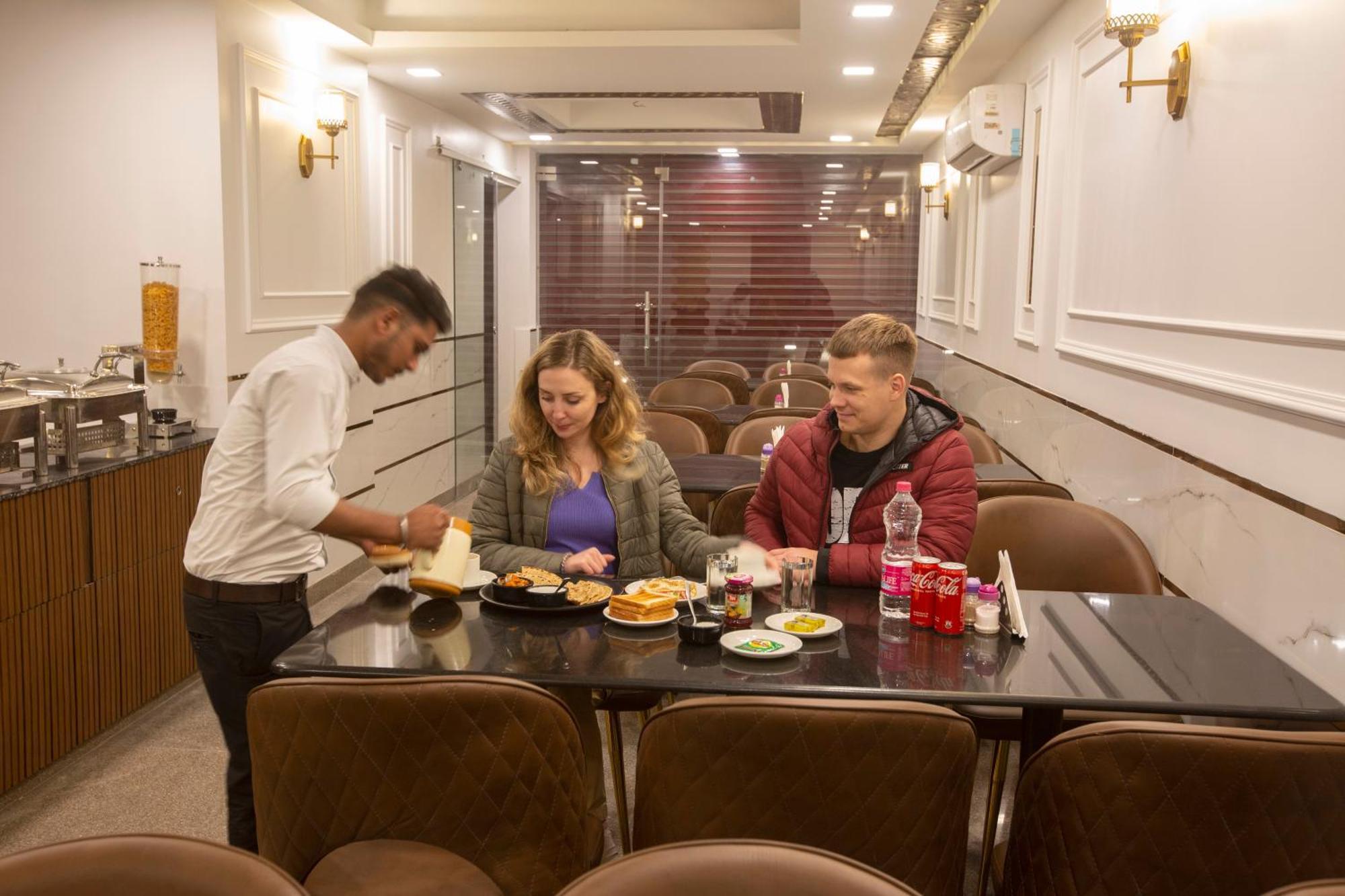 Airport Hotel Chanakya Delhi Yeni Delhi Dış mekan fotoğraf