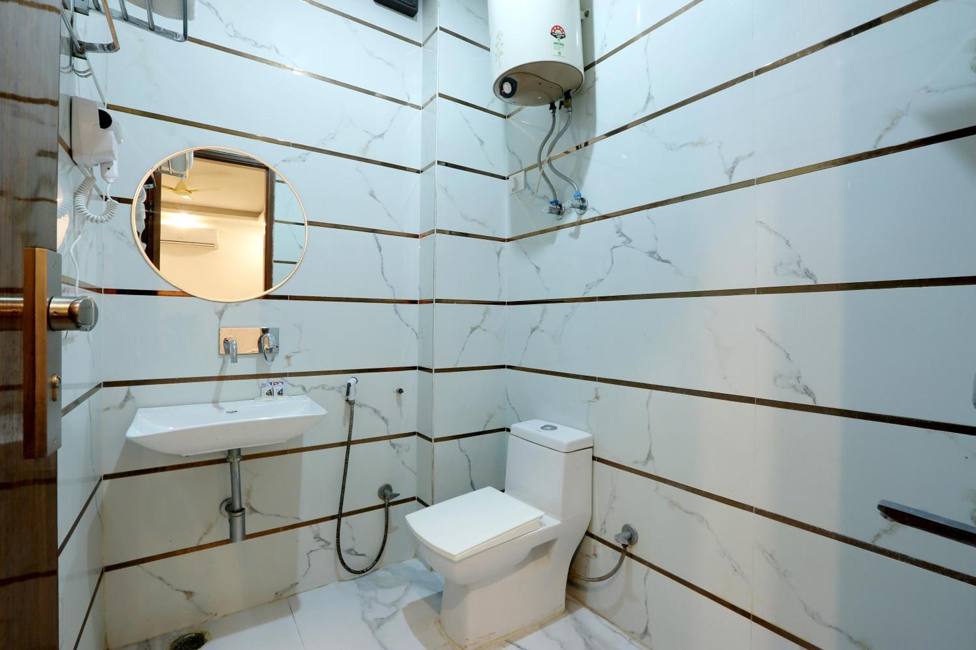 Airport Hotel Chanakya Delhi Yeni Delhi Dış mekan fotoğraf