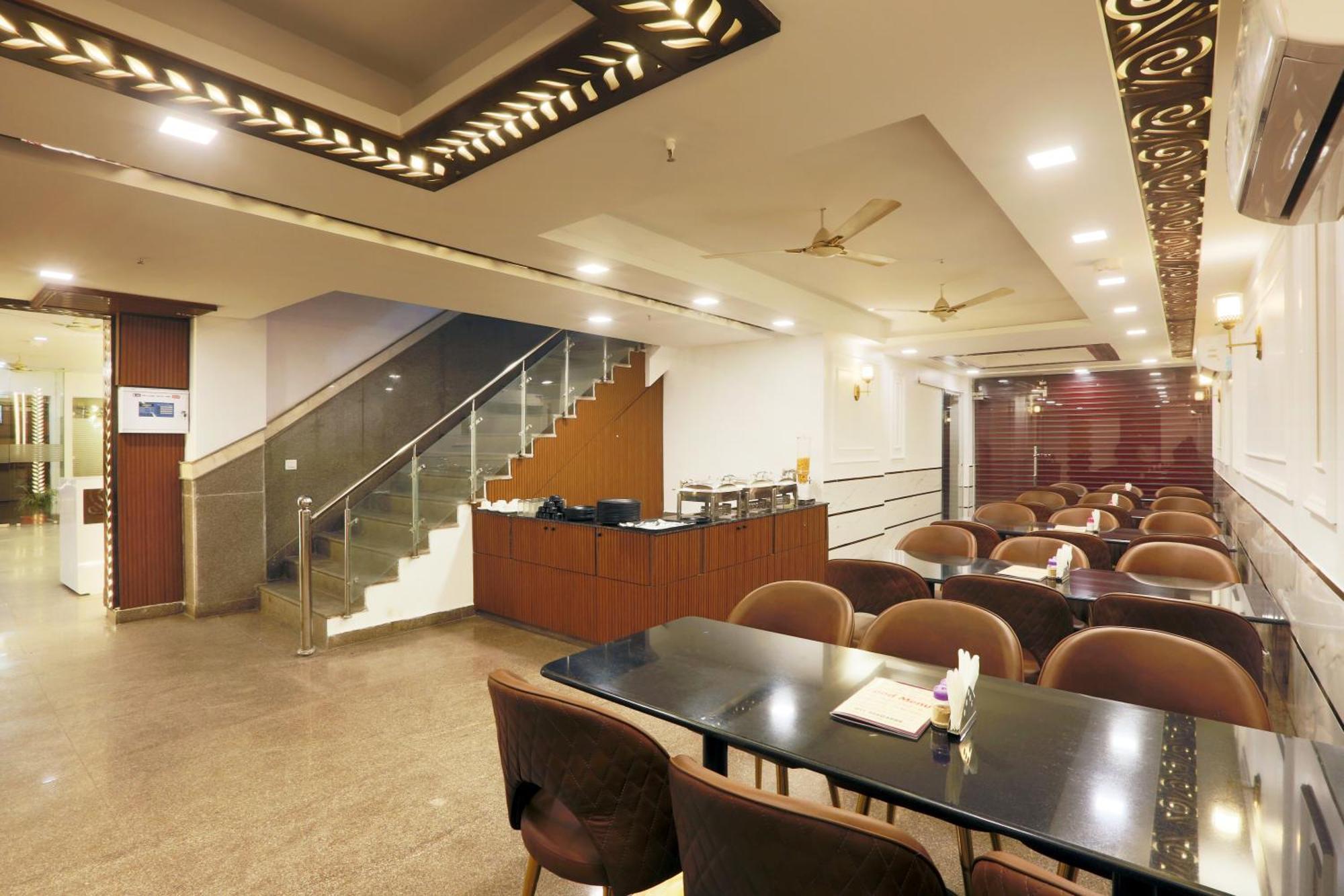 Airport Hotel Chanakya Delhi Yeni Delhi Dış mekan fotoğraf