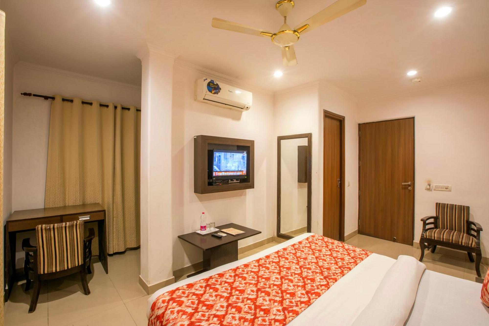 Airport Hotel Chanakya Delhi Yeni Delhi Dış mekan fotoğraf